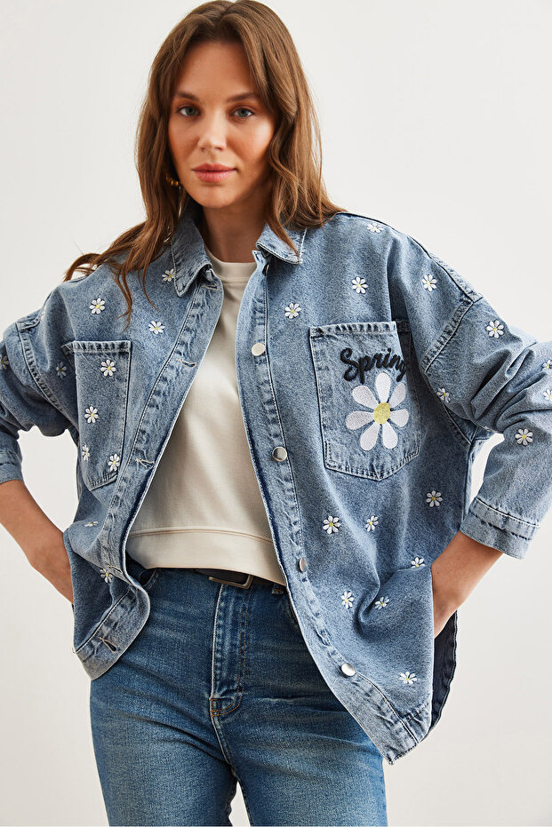 Women's Blue Pocketed Daisy Embroidered Oversized Denim Jacket CKT-19000415