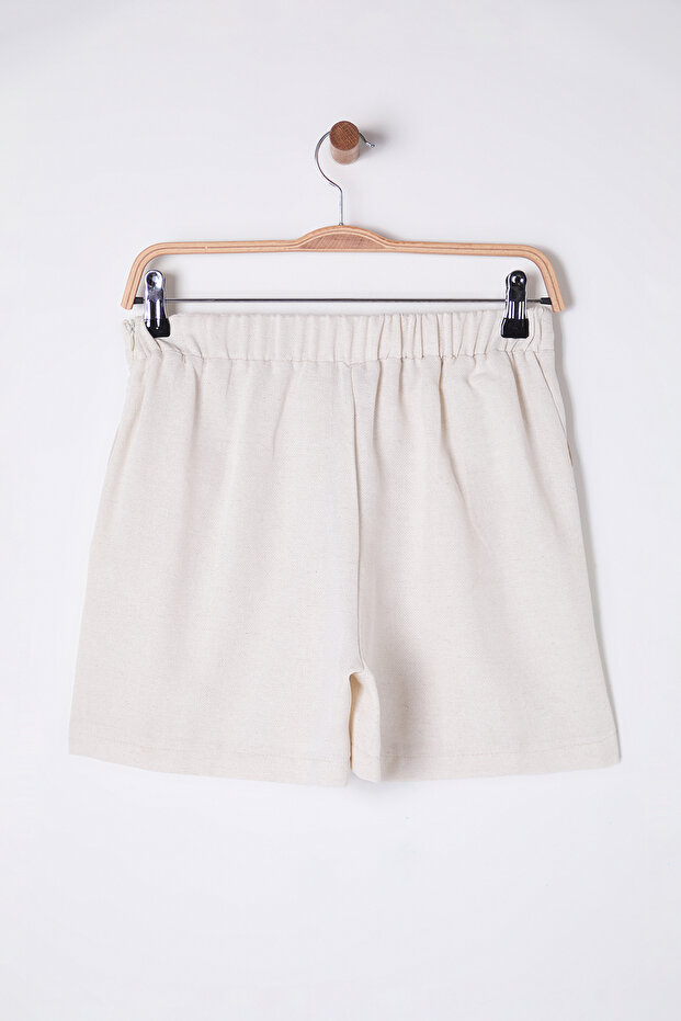 Bej Keten İçerikli Arka Beli Lastikli Geniş Paça Diz Boy Dokuma Şort & Bermuda TWOSS25SR00021 - 11