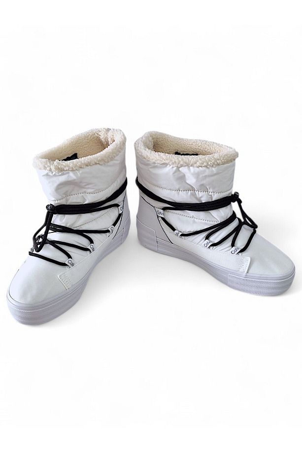 CALVİN Klein  BEYAZ KAR BOT SİYAH BAĞCIKLI  Bold Vulc Flatf  YW0YW01181 EU: 39 / UK: 6 / USA : 8 ½ - 4