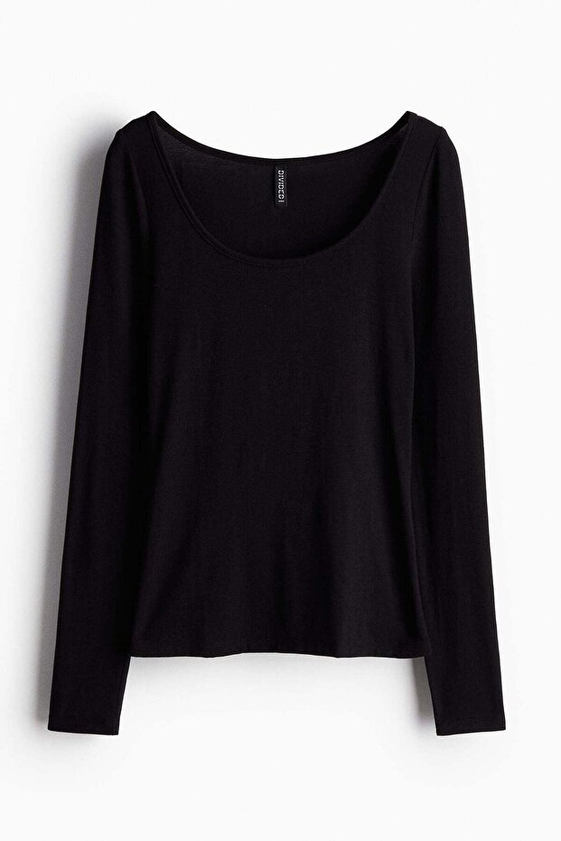 Scoop-neck top