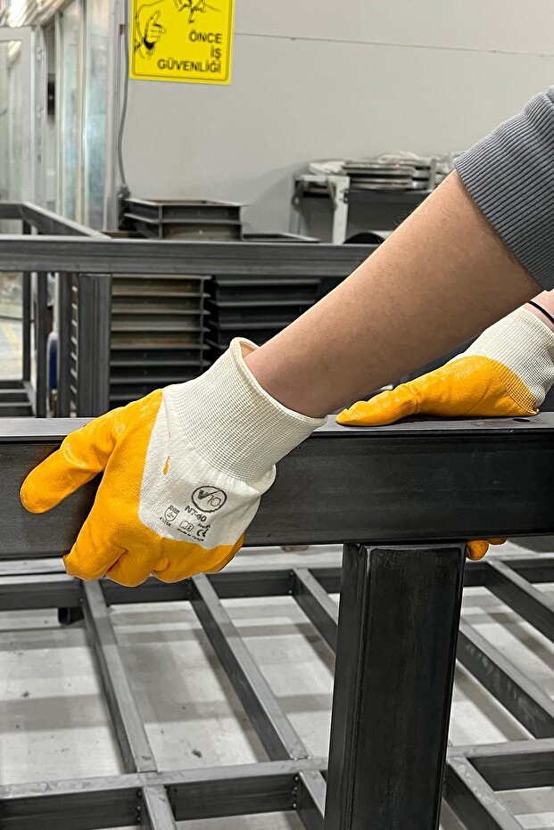 Nt-40 Nitrile Gloves - 3