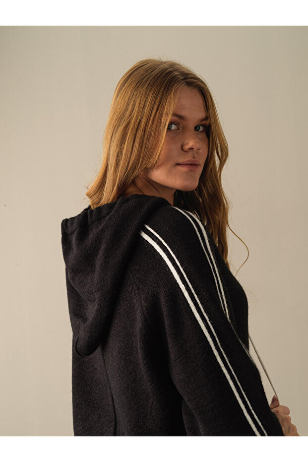 Kadın Siyah Kapüşonlu Oversize Triko Sweatshirt - 2