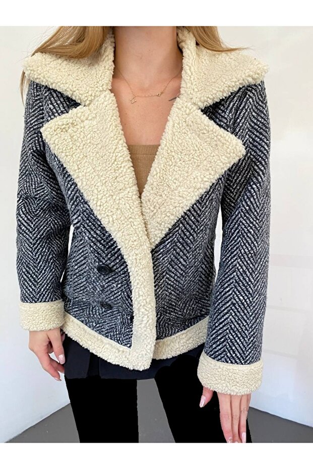 Buttoned Coat with Fur Inside - Black - 3