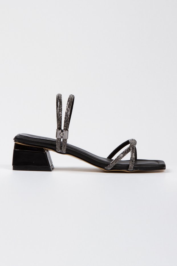 Stylish Shoes with Short Heels and Ankle Ties and Different Tpuck Detail