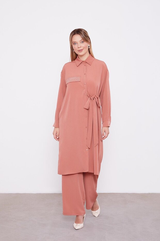 طقم مزدوج مطوي برباط جانبي من البلاط - 1