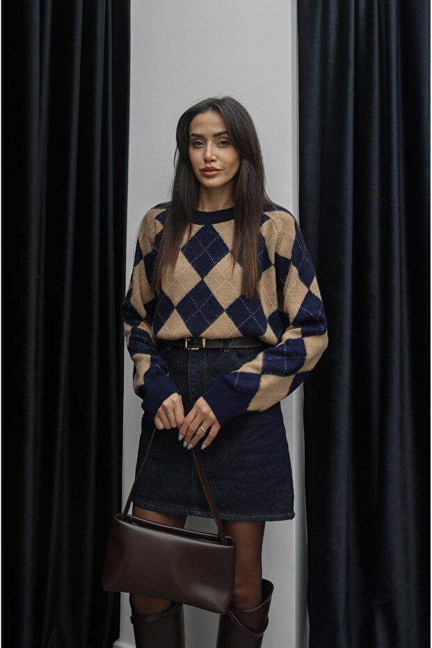 سترة منقوشة بالألماس باللون الأزرق الداكن - 2