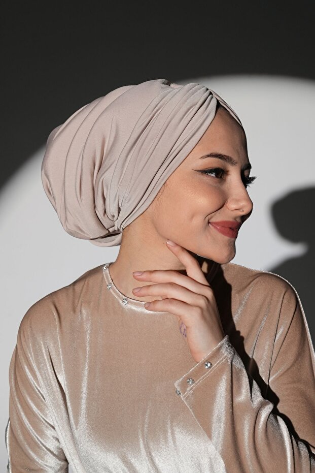 قبعة من قماش ساندي الحريري - (كريمي) بطانة داخلية من القطن الممشط، ليكرا
