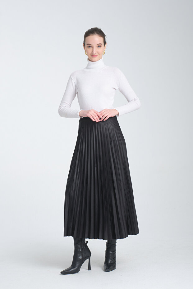 Thin Pleated Skirt with Elastic Waistband