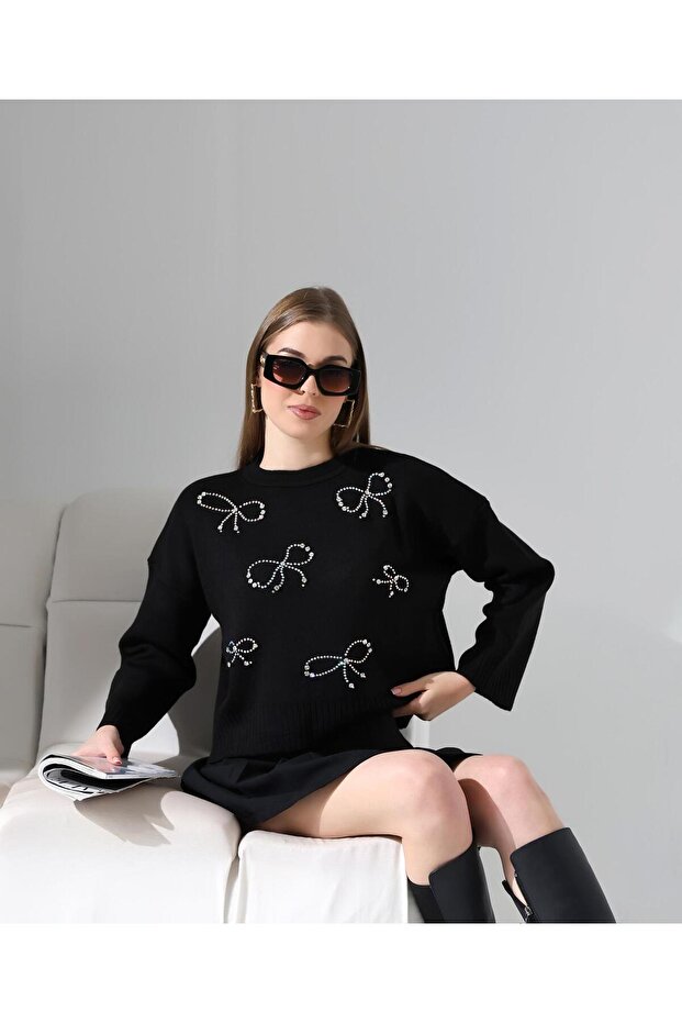 Stylish Bow Detailed Sweater with Stones on It