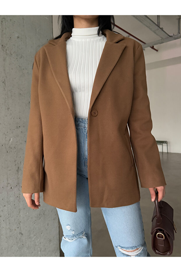 سترة بليزر مبطنة بأزرار واحدة وجيوب جانبية - 6