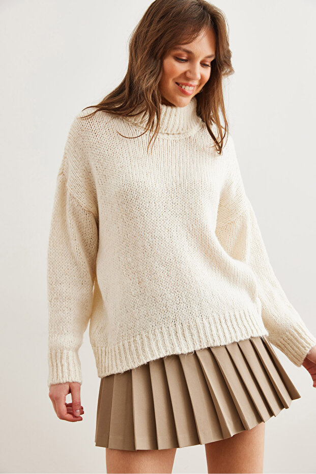 Women's Ecru Turtleneck Soft Texture Thick Knitwear Sweater Kzk- 19000936