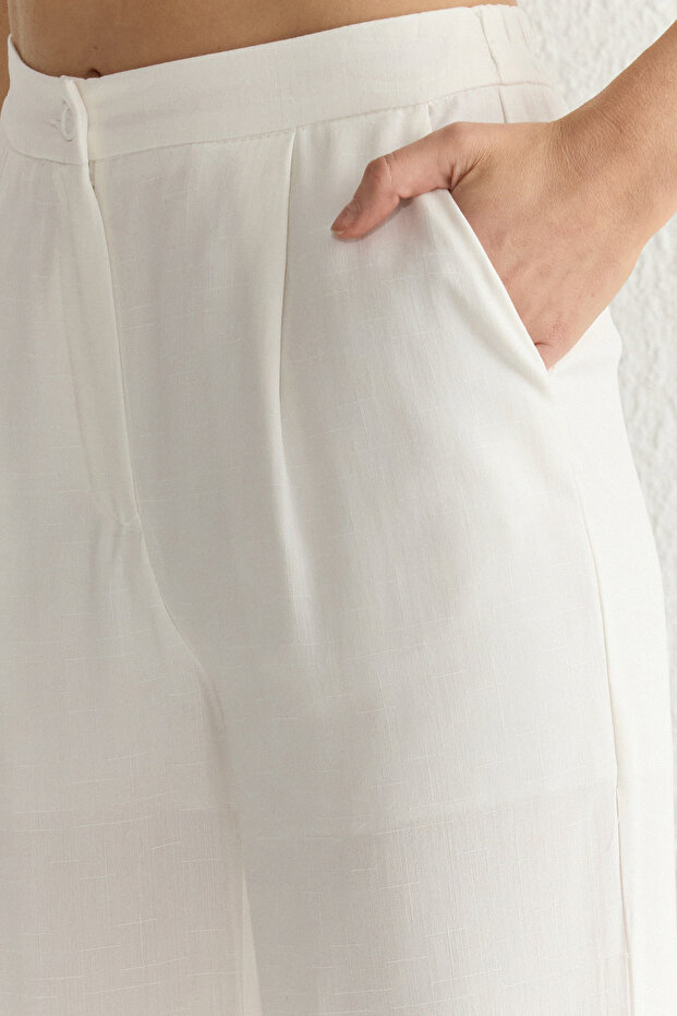 Beyaz Keten Görünümlü Wide Leg/Geniş Paça Dokuma Pantolon TWOSS25PL00020 - 3