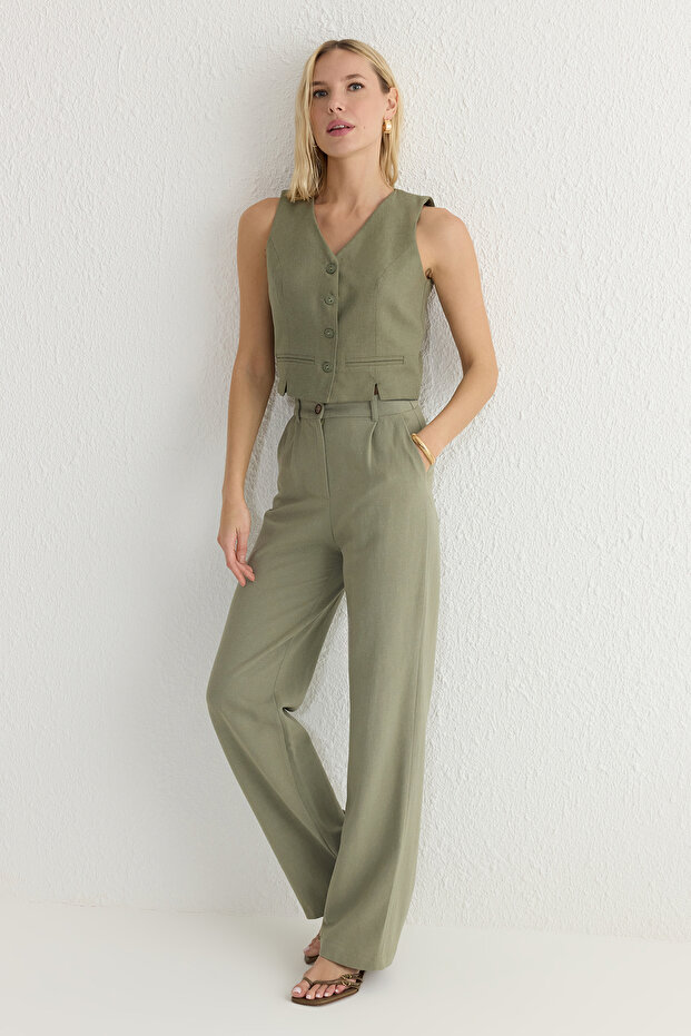 Açık Haki Fitted Keten Görünümlü V Yaka Crop Dokuma Yelek TWOSS25YE00028 - 2