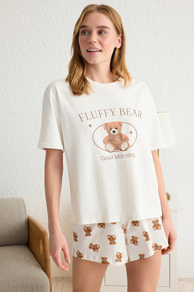 Açık Bej %100 Pamuklu Ayıcıklı ve Slogan Baskılı Şortlu Örme Pijama Takımı THMSS25PT00110 - 3
