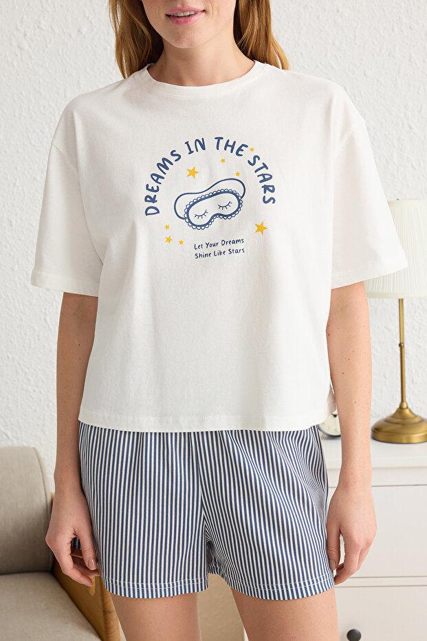 Beyaz-Mavi %100 Pamuklu Çizgili Slogan Baskılı Uyku Bantlı Şortlu Örme Pijama Takımı THMSS25PT00102 - 3