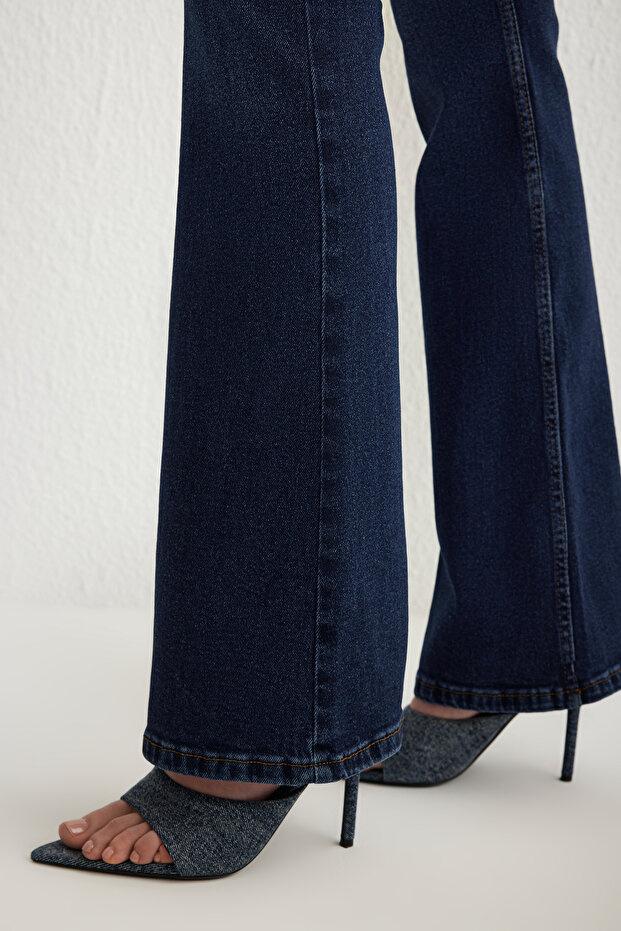 Koyu Mavi Yüksek Bel Orta Esnek Flare İspanyol Paça Jeans TWOSS25JE00109 - 4