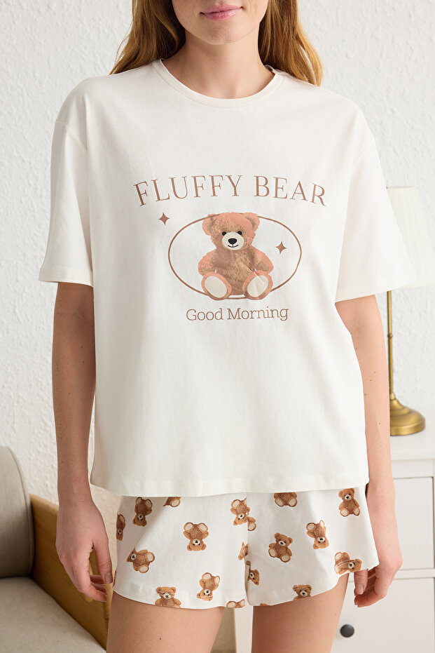 Açık Bej %100 Pamuklu Ayıcıklı ve Slogan Baskılı Şortlu Örme Pijama Takımı THMSS25PT00110 - 4