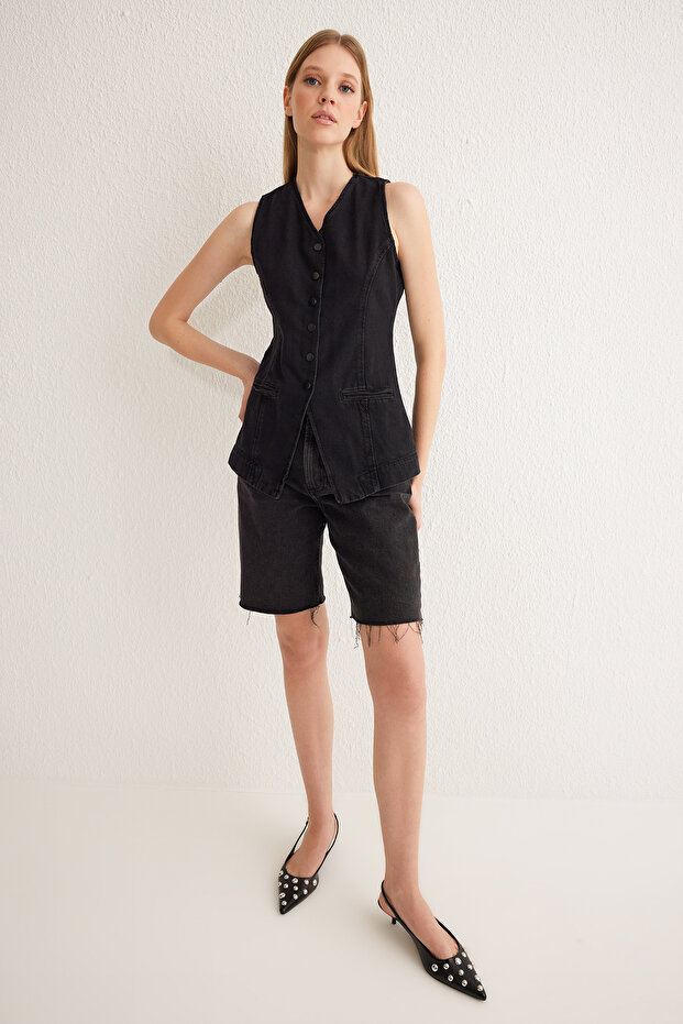 Siyah Dikiş Detaylı Arkası Kemer Tokalı Fitted/Vücuda Oturan Denim Yelek TWOSS25YE00022 - 1
