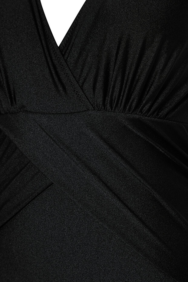 Fekete, mély V-nyakú, ráncolt részletes, nagy méretű fürdőruha TBBSS25AM00002 - 7