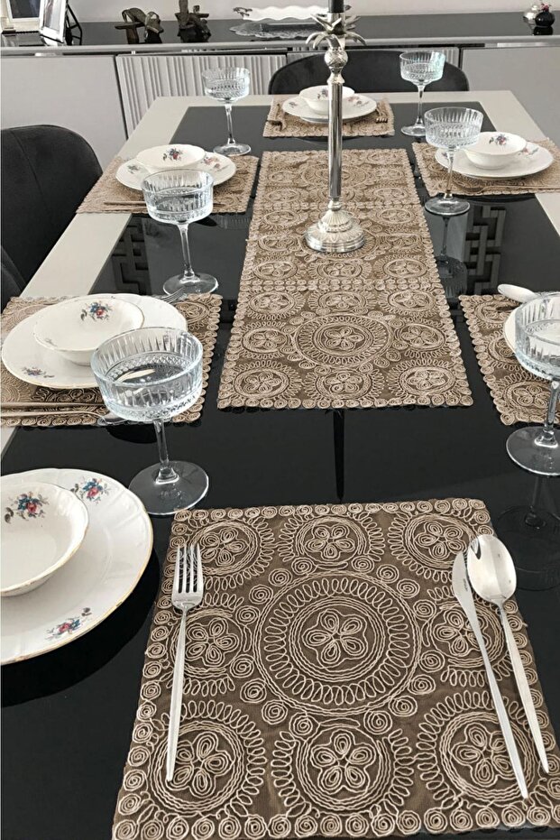 American Service, 6 Plates, Table Cloth 6 Napkins, Service Presentation Set - Cream 6 Plates