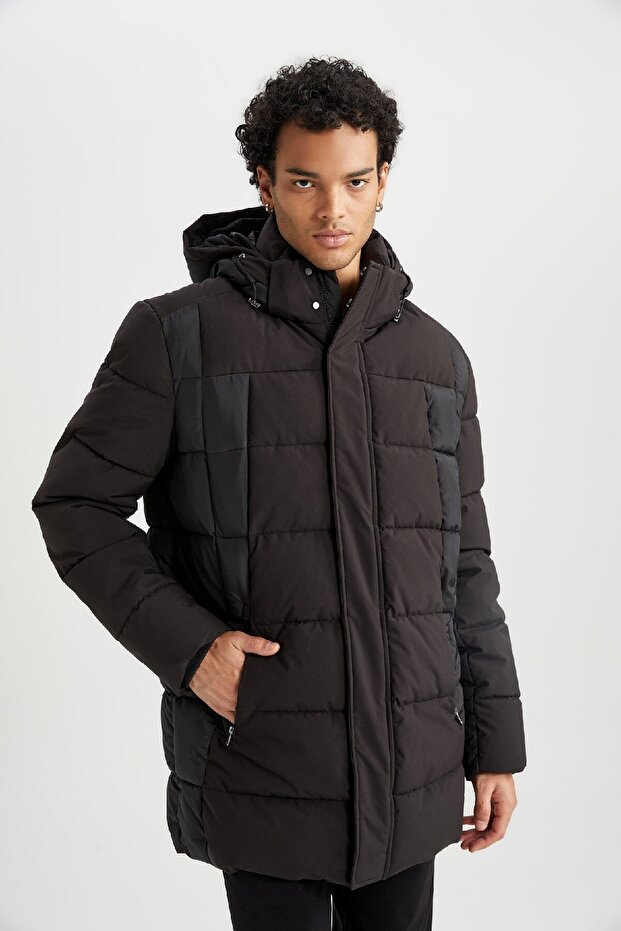 Műszőrme bélelt kapucnis Slim Fit pufferkabát Parka - cipzárral és zsebekkel U4360az23wn - 3