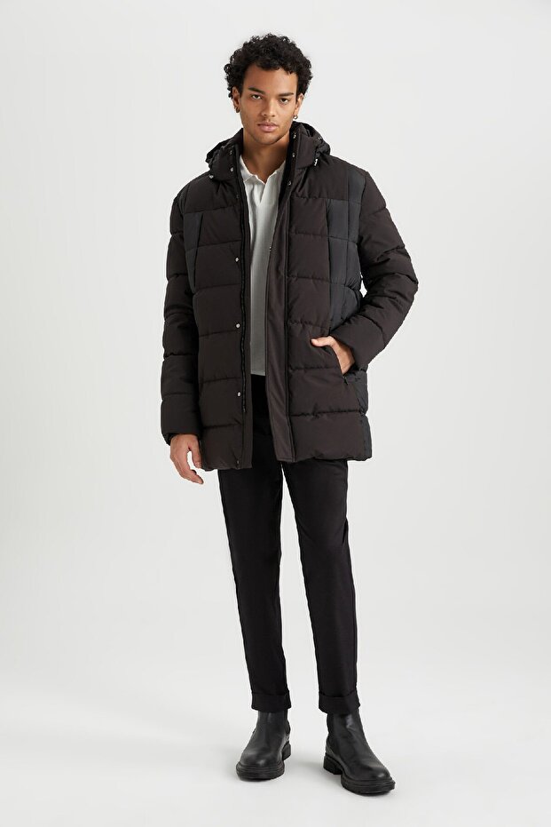 Műszőrme bélelt kapucnis Slim Fit pufferkabát Parka - cipzárral és zsebekkel U4360az23wn - 2