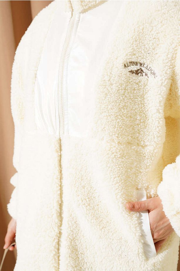 5208 Tesettür Peluş Mont - Ekru - 3