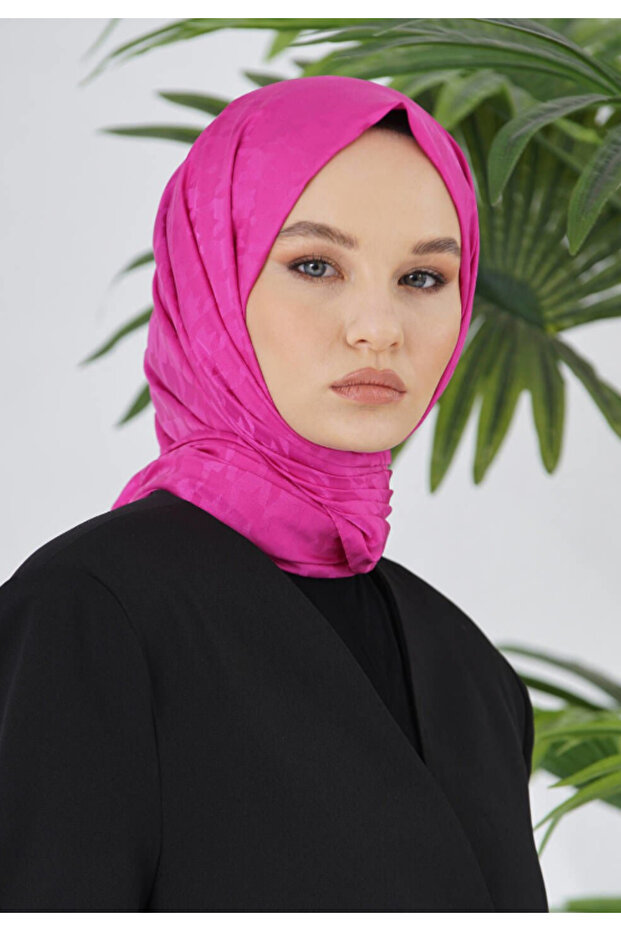 الفوشيه لوريان وشاح الجاكار أقدام الغراب