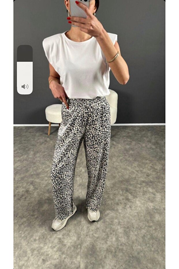 Krep Kumaş Leopar Desenli Yaldız Detaylı Salaş Pantolon - 1