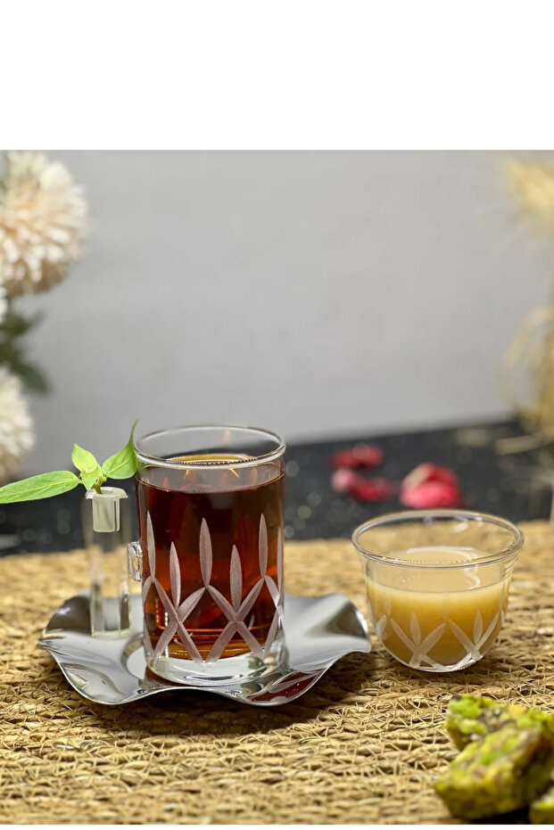 طقم فناجين شاي وقهوة مكوّن من 18 قطعة