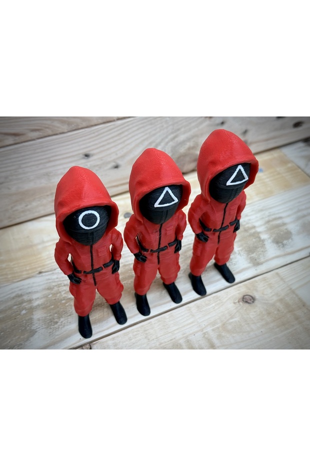 Squid Game Üçgen Asker Figürü - 10 cm Boyutunda Koleksiyon Tasarımı (1 ADET ÜÇGEN ASKER) - 2