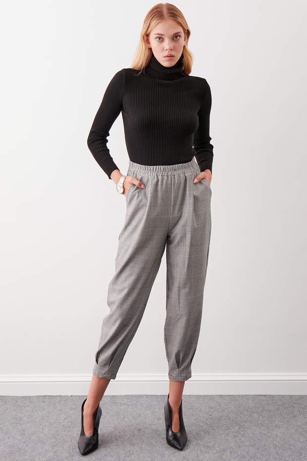 Plissee-Karottenhose mit Karomuster - 1