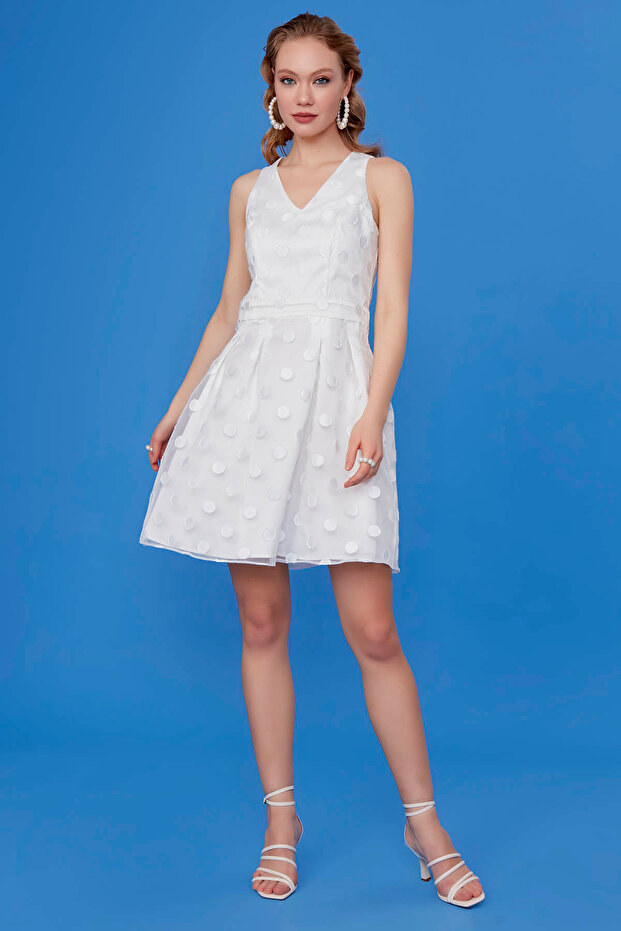 فستان منقوش بياقة على شكل حرف V - 1