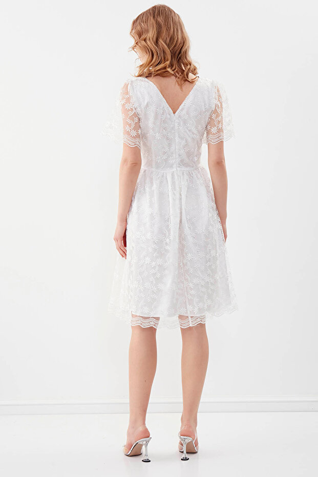 فستان منقوش بياقة على شكل حرف V - 5