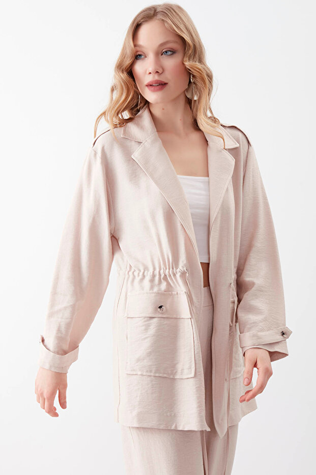 Bunda s dvojitou kapsou se stahovacím límcem Velikost: S - 3