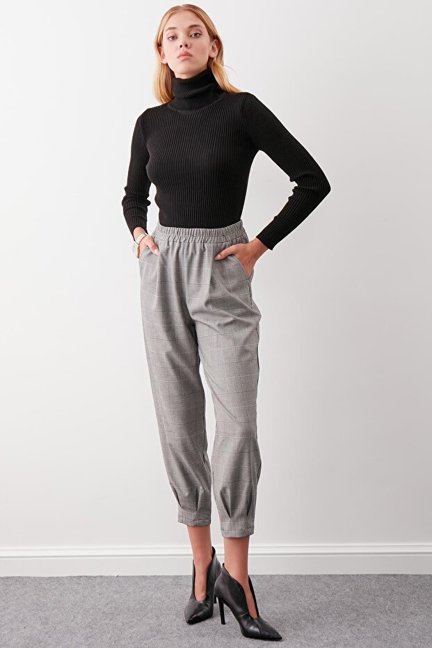 Plissee-Karottenhose mit Karomuster - 2