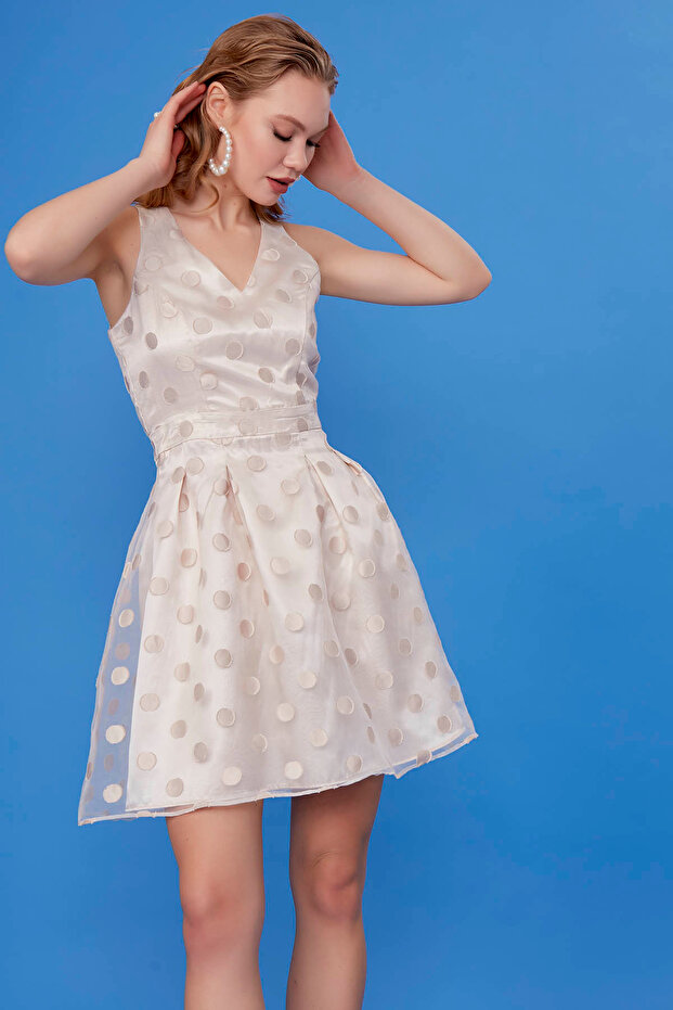 فستان منقوش بياقة على شكل حرف V - 4