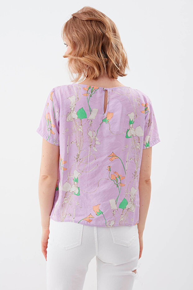 بلوزة منقوشة بأكمام قصيرة - 4