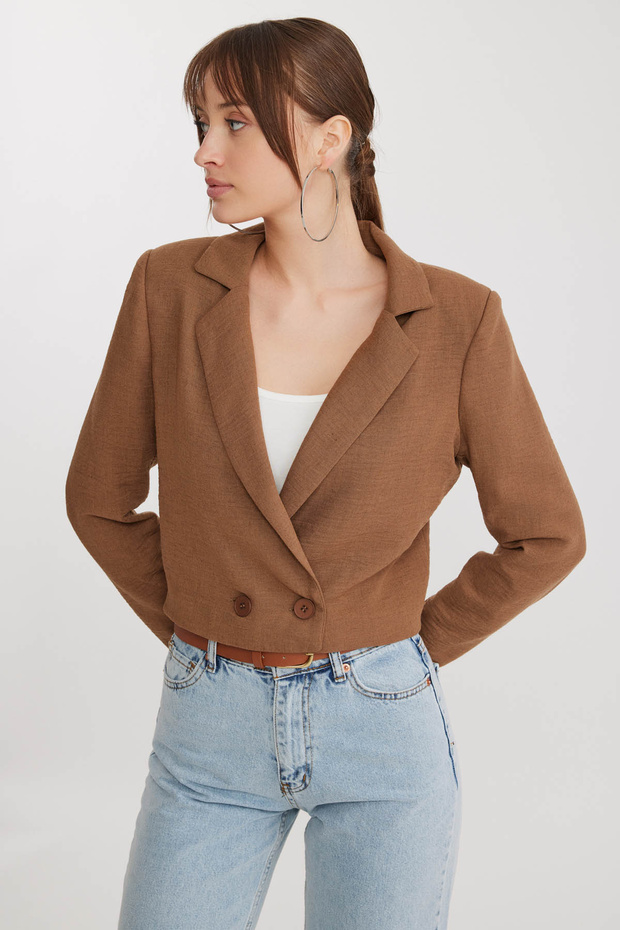 سترة قصيرة من الكتان ذات أزرار مزدوجة - 3