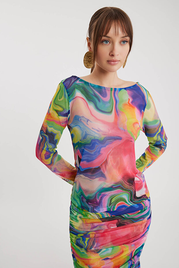 بلوزة من التول منقوشة بياقة واسعة - 2