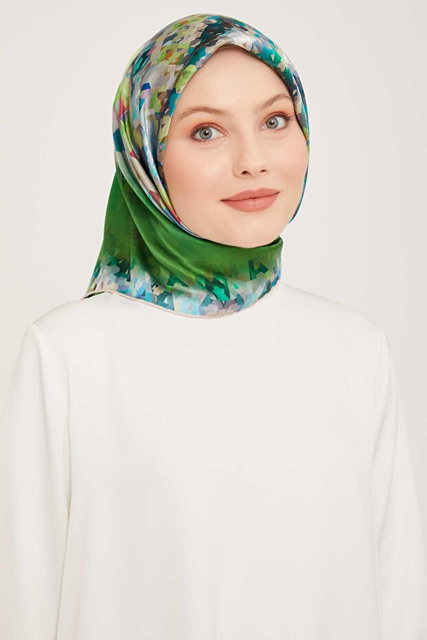وشاح حرير منقوش باللون الأخضر 9043-54