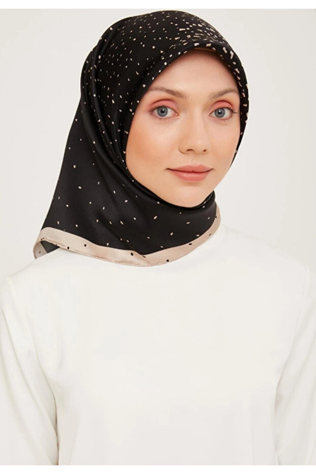 وشاح حريري تيفيل أسود منقوش 9060 - 53