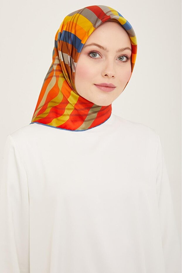 البني - وشاح حريري بنمط خطوط حمراء سورة 9107 - 53