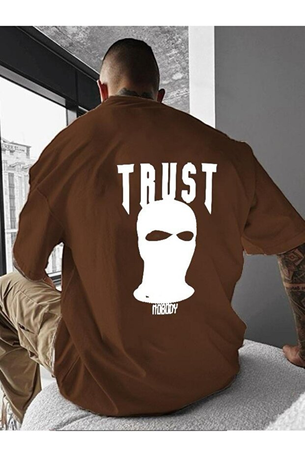 تي شيرت مطبوع من TRUST - 1