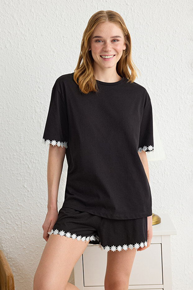 Siyah %100 Pamuklu Papatya Şerit Detaylı Şortlu Örme Pijama Takımı THMSS25PT00076 - 2