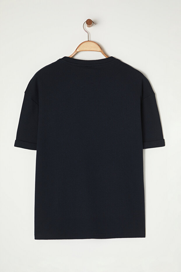 Basic Lacivert Relaxed/Rahat Kesim Dokulu Waffle Cepli Etiketli Kısa Kol T-Shirt TMNSS23TS00077 - 15