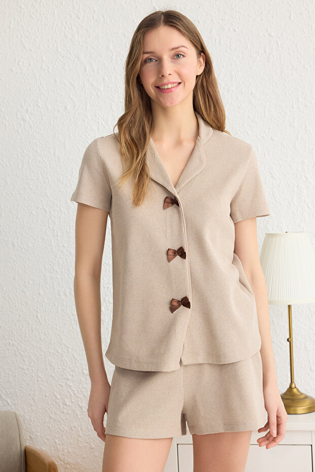 Bej Kurdele/Fiyonk Detaylı Waffle Kumaş Şortlu Örme Pijama Takımı THMSS25PT00014 - 1