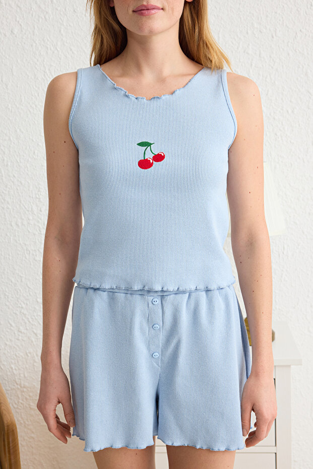 Açık Mavi Kiraz Nakışlı Baby Overlok Detaylı Fitilli Şortlu Örme Pijama Takımı THMSS25PT00112 - 3