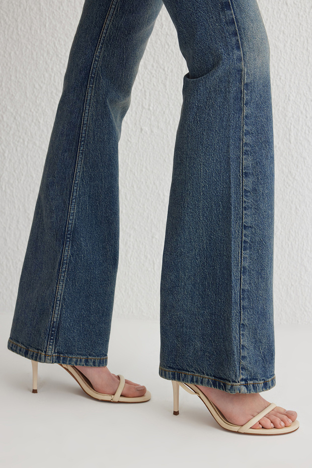 Koyu Mavi Yüksek Bel Az Esnek Flare İspanyol Paça Jeans TWOSS25JE00101 - 4
