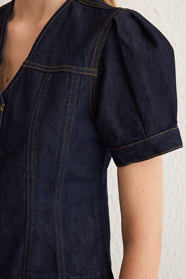 Koyu Mavi Kısa Balon Kollu V Yaka Denim Bluz TWOSS25BZ00000 - 4